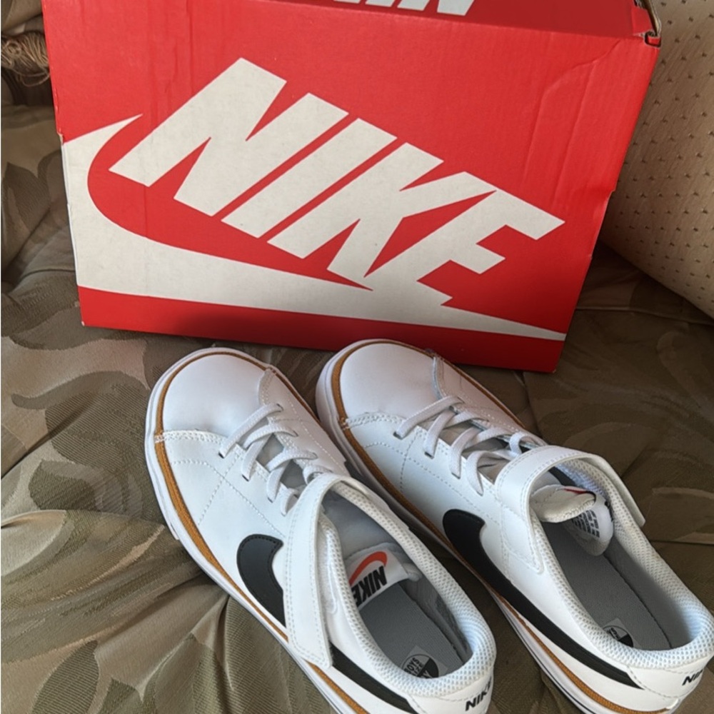 Nike  kids White Sneakers with Black Swoosh PRICE FIRM